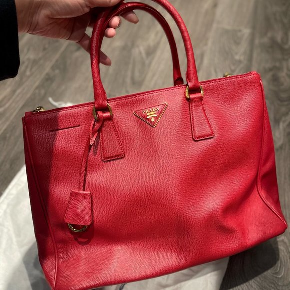 Medium Prada Galleria Saffiano leather bag - Picture 1 of 6